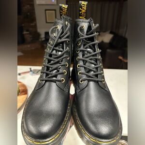 ✨🆕✨ Dr. Martens Mens size 8